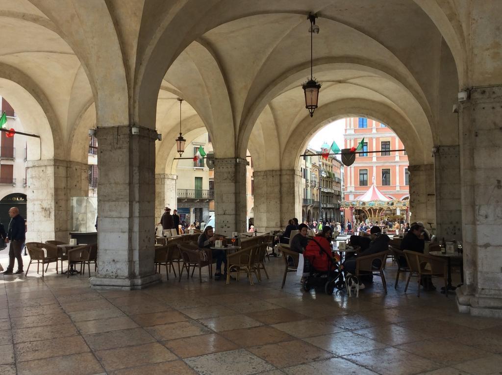 Апартаменти La Loggia Al Duomo - Тревізо Екстер'єр фото